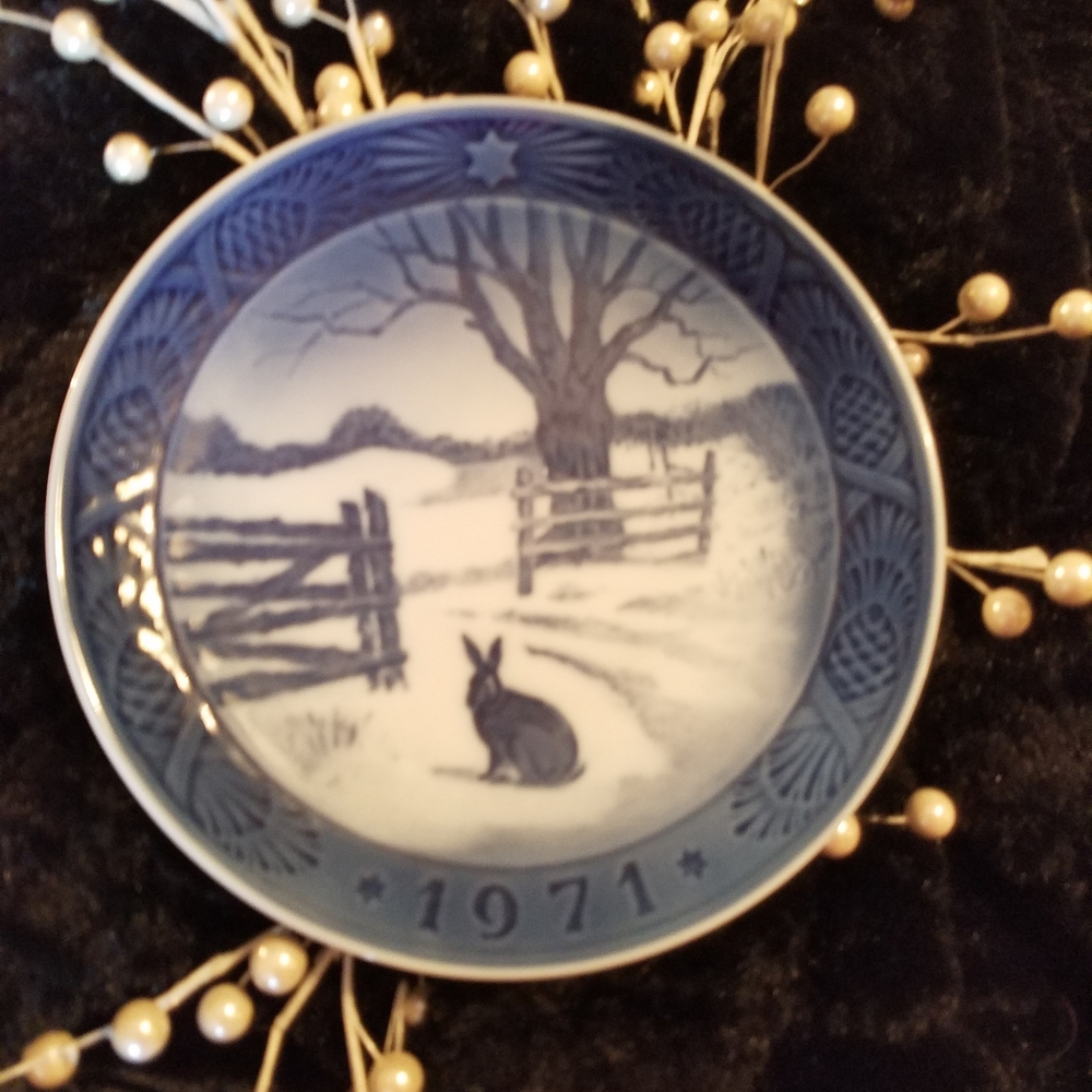 {Royal Copenhagen 1971 Christmas Plate}